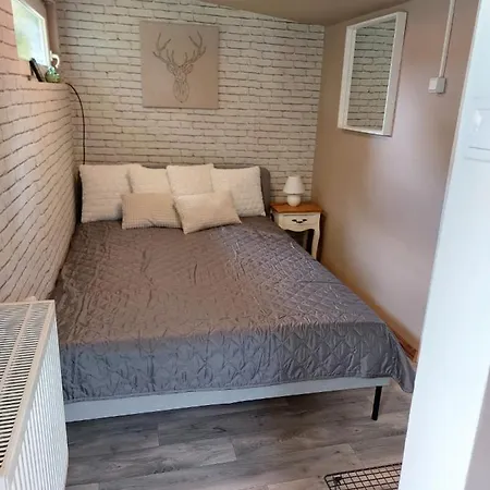 Apartmán Hi-bp Garden Batsanyi Tiny House Near The Train With Free Parking