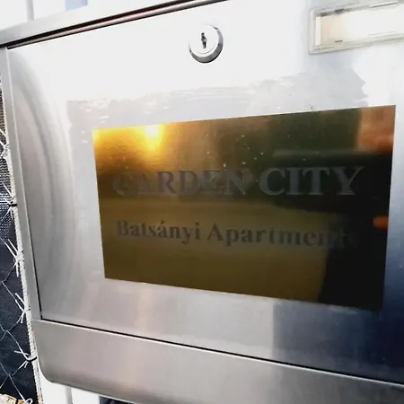 Hotell Hi-bp Garden Batsanyi Tiny House Near The Train With Free Parking