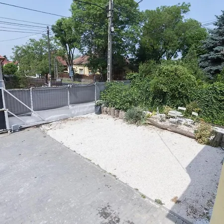 Hi-bp Garden Batsanyi Tiny House Near The Train With Free Parking Appartamento *